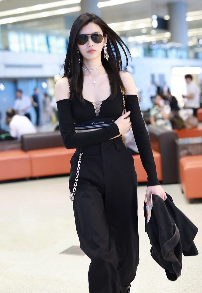 奚梦瑶带来性感暴击