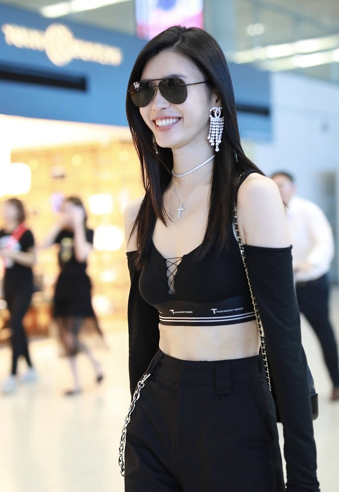 奚梦瑶带来性感暴击