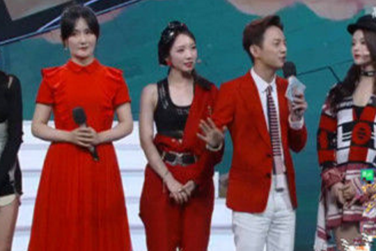 何炅澄清牵孟美岐