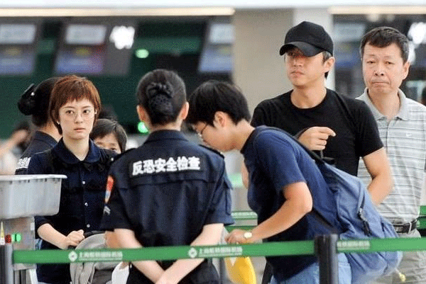 孙俪机场大骂邓超