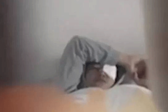 邹市明左眼近乎失明