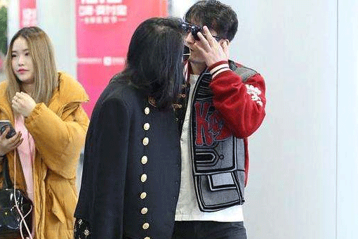 邹市明突发失明