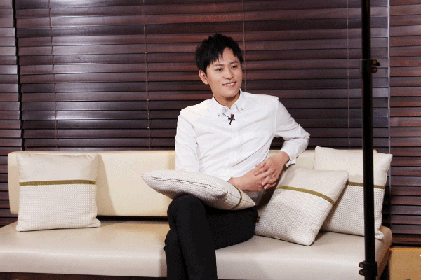 秦俊杰怒怼经纪人