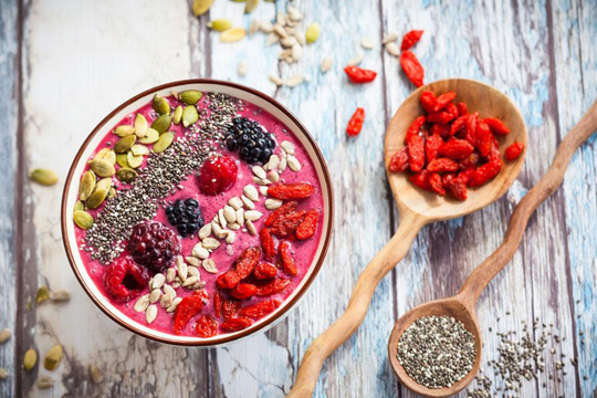 女人经常熬夜吃什么好 多吃点水果和养生汤吧