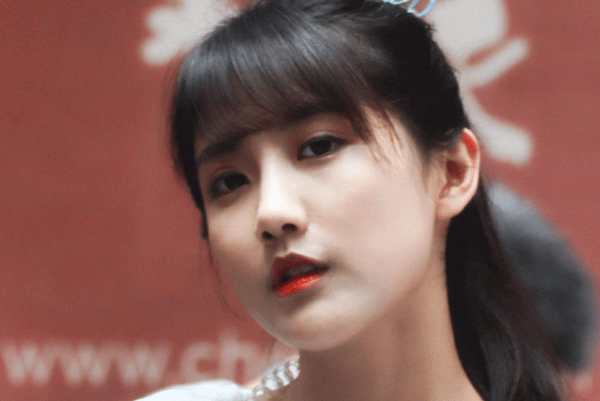 李艺彤黄婷婷是百合吗