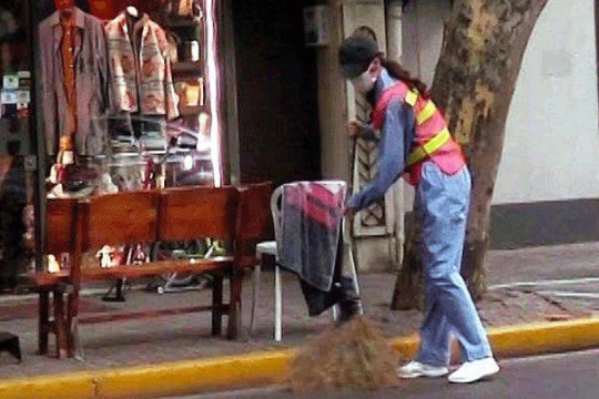 唐嫣化身清洁工