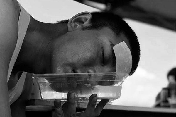 贾乃亮剧组近照