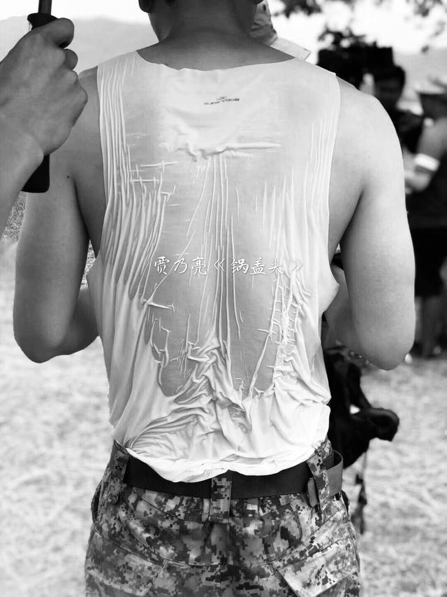 贾乃亮剧组近照