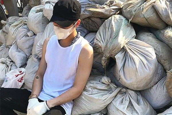 金在中赴日参加救灾