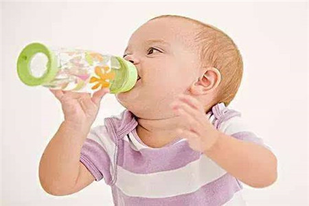 宝宝不爱喝水怎么办，四招百试百灵