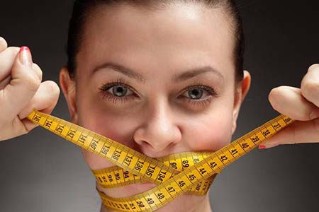 疯狂减肥的女人最容易月经不调，尤其是这样的三种方法