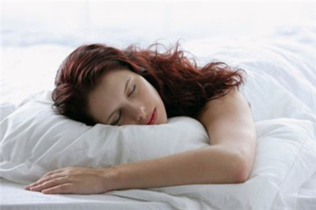 女人裸睡减少妇科病，冬季裸睡注意这些事