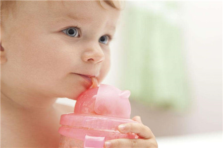 7个月婴儿不爱喝水怎么办，这些方法引导宝宝喝水