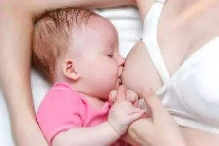 哺乳期这样给宝宝喂奶，保证母乳不会少