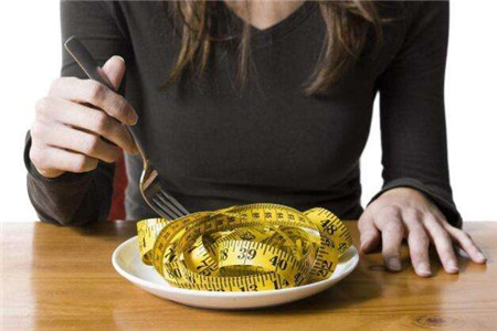 晚饭不吃饭能减肥吗，不吃晚饭有哪些危害