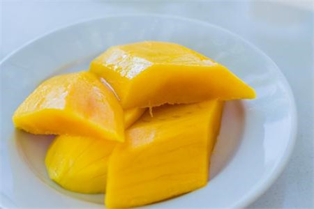 孕妇能吃芒果吗，芒果真的会让胎儿变黄吗