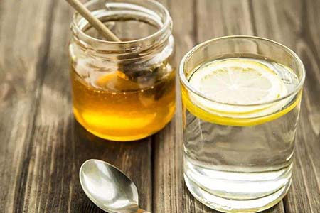 蜂蜜水保健又防老，三个情况最需要喝