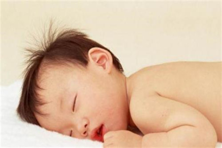 宝宝张嘴睡觉怎么回事，不同原因的处理技巧