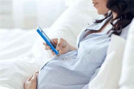 孕妇可以玩手机吗，手机怎么用才放心