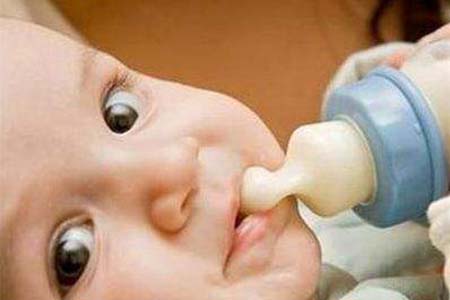 宝宝不喜欢这款奶粉的表现，有这四种赶紧换奶粉