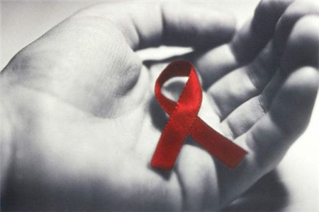 艾滋病潜伏期多久，怎么判断一个人艾滋病