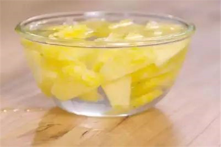 菠萝为什么要用盐水泡，菠萝的功效与作用