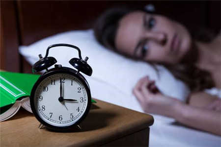 女人失眠率高于男性，四个方法调整好睡眠