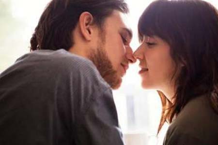 提高接吻刺激感,这几个技巧要有