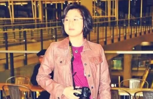 小龙女吴卓林女友是谁 十指相扣返港十分甜蜜