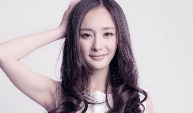 杨幂刘恺威官宣离婚 杨幂为李易峰打胎再次遭热搜