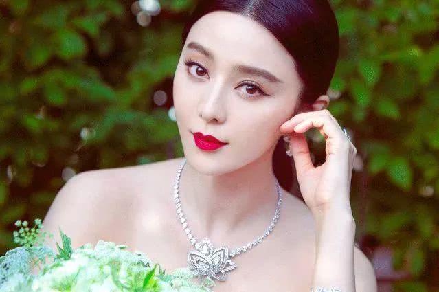 范冰冰现在干什么被封杀了吗 范冰冰被罚8亿后还会复出吗?