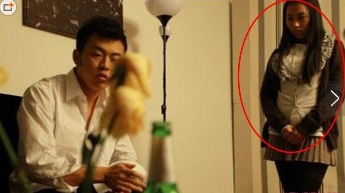 毕滢大学照片曝光网友惊呆 怒骂张丹峰眼瞎无视貌美洪欣