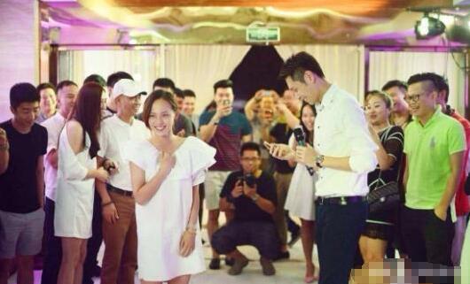 妻子2张嘉倪被追经过太甜了 老公买超求婚视频曝光紧张到手抖