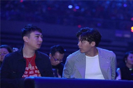 李易峰捏王思聪脸