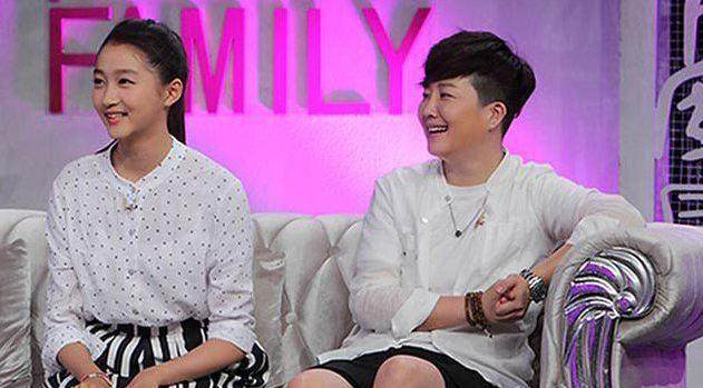 关晓彤姐姐是谁 关晓彤亲姐曝光名叫关晓珊竟是拉面馆老板