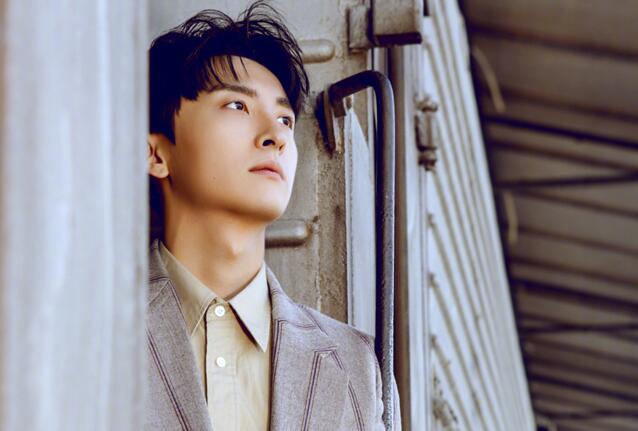 牛骏峰老婆是谁曾喜欢关晓彤吗 牛骏峰女朋友调侃赵丽颖比杨紫能吃