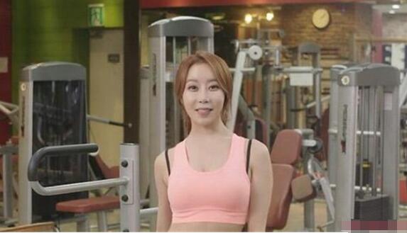 许娜京电影三级太抓眼球 当年许娜京摔倒甩奶狂什么情况