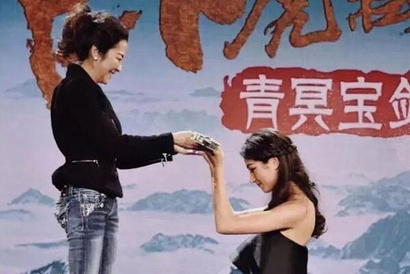 刘承羽伸舌大尺度视频啥情况 写真国际范混血的她中文好吗