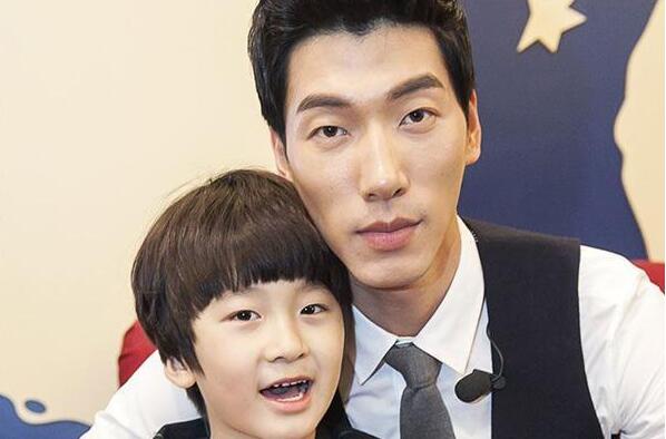 张亮麻辣烫是谁开的 创始人和明星张亮同名打擦边球