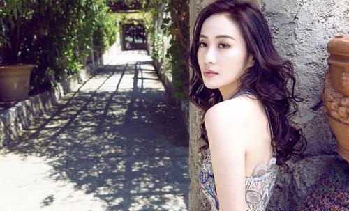 高铁乘车上有人不顾他人劝阻坚持外放视频声音打扰他人,并且还骂叶璇神经病