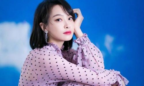 郑秀晶听闻消息之后就为雪莉守灵3天