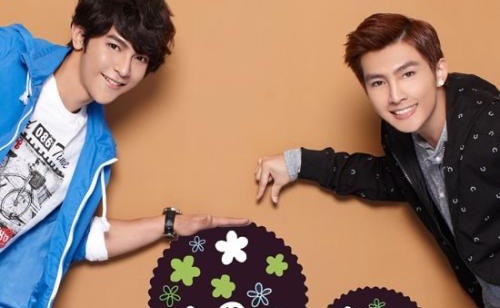 除了小虎队之外再往后一点的就是飞轮海组合了