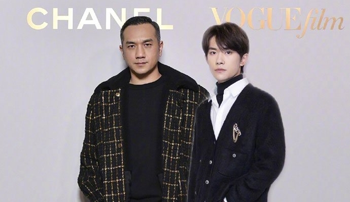 易烊千玺P图跟黄觉合影