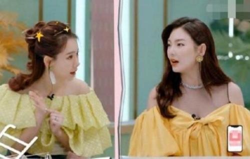 这次张雨绮和戚薇一起参加了一类美容保养知识分享类的综艺节目,