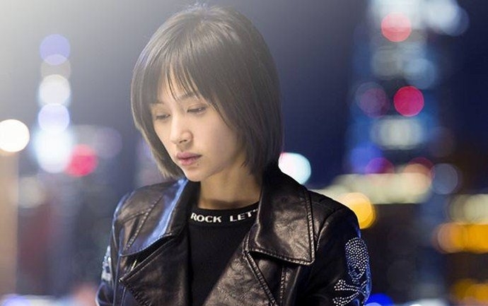 王子文因踩桌道歉