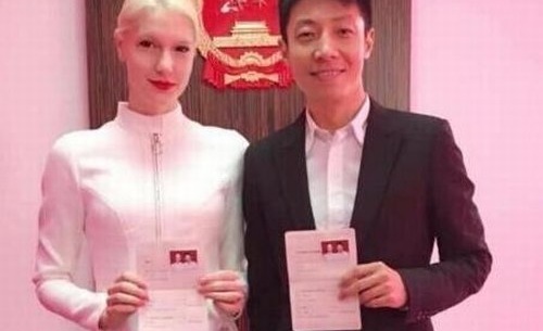 　近日有消息爆料了撒贝宁老婆礼拜产下龙凤胎朋友圈分享图片的消息