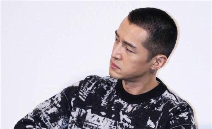 胡歌剪寸头