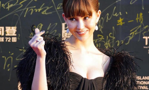 这次昆凌齐刘海造型翻车被吐槽显老引起了不少人的热议,