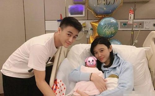 奚梦瑶10月份的时候产下了赌王何鸿燊的长孙