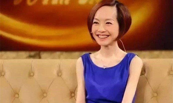 鲁豫23岁旧照曝光